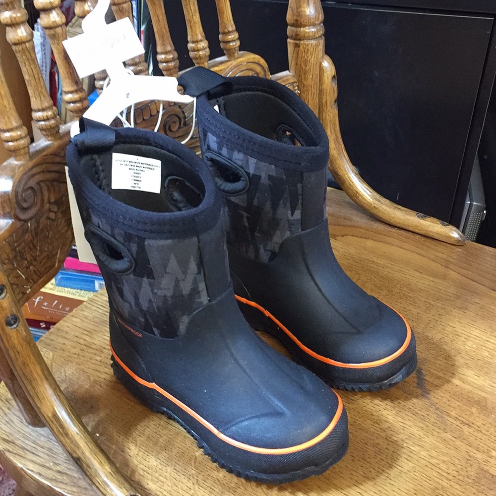 Size 9 cat in jack water proof boots